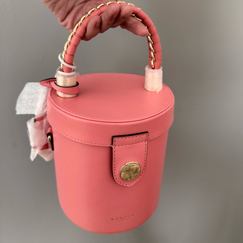 Radley London 💓Elegant Pink Cylinder Handbag with tags but has a tiny scratch